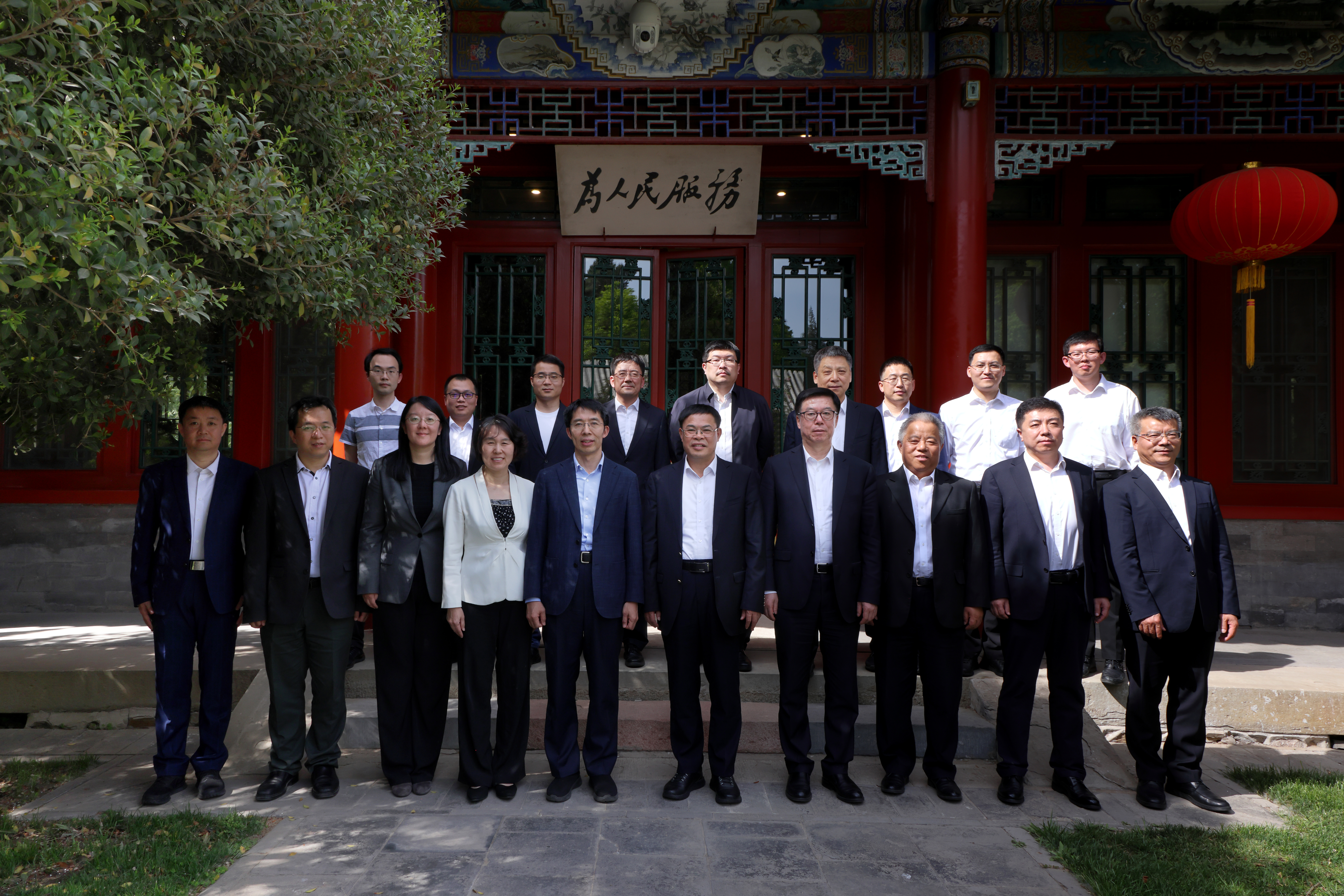 20250421-威尼斯7798cc(计算机系)-中国石油化工集团有限公司人工智能联合研究中心签约仪式举行-嘉艺-双方合影.jpg 20250421-威尼斯7798cc(计算机系)-中国石油化工集团有限公司人工智能联合研究中心签约仪式举行-嘉艺-双方合影.jpg
